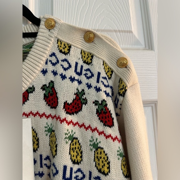 GUCCI Fruit Intarsia Wool Blend Knit Sweater in White - Picture 4 of 8